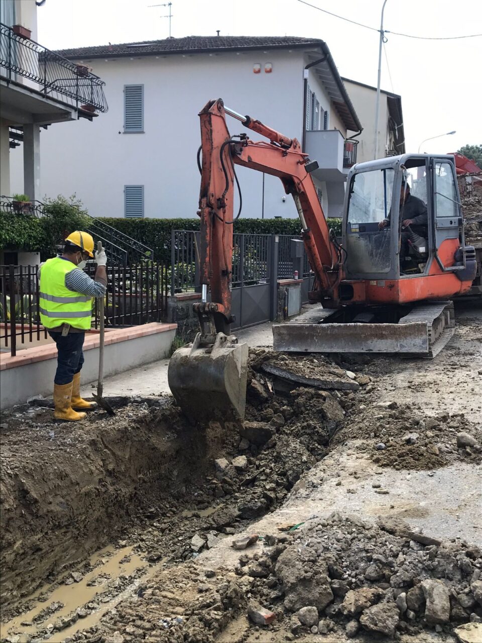 Proseguono a passo serrato i lavori di riqualificazione di via Carmignanese
