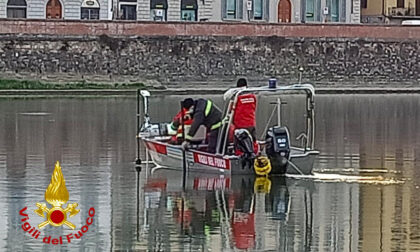 Trovato dai sommozzatori l'uomo disperso in Arno