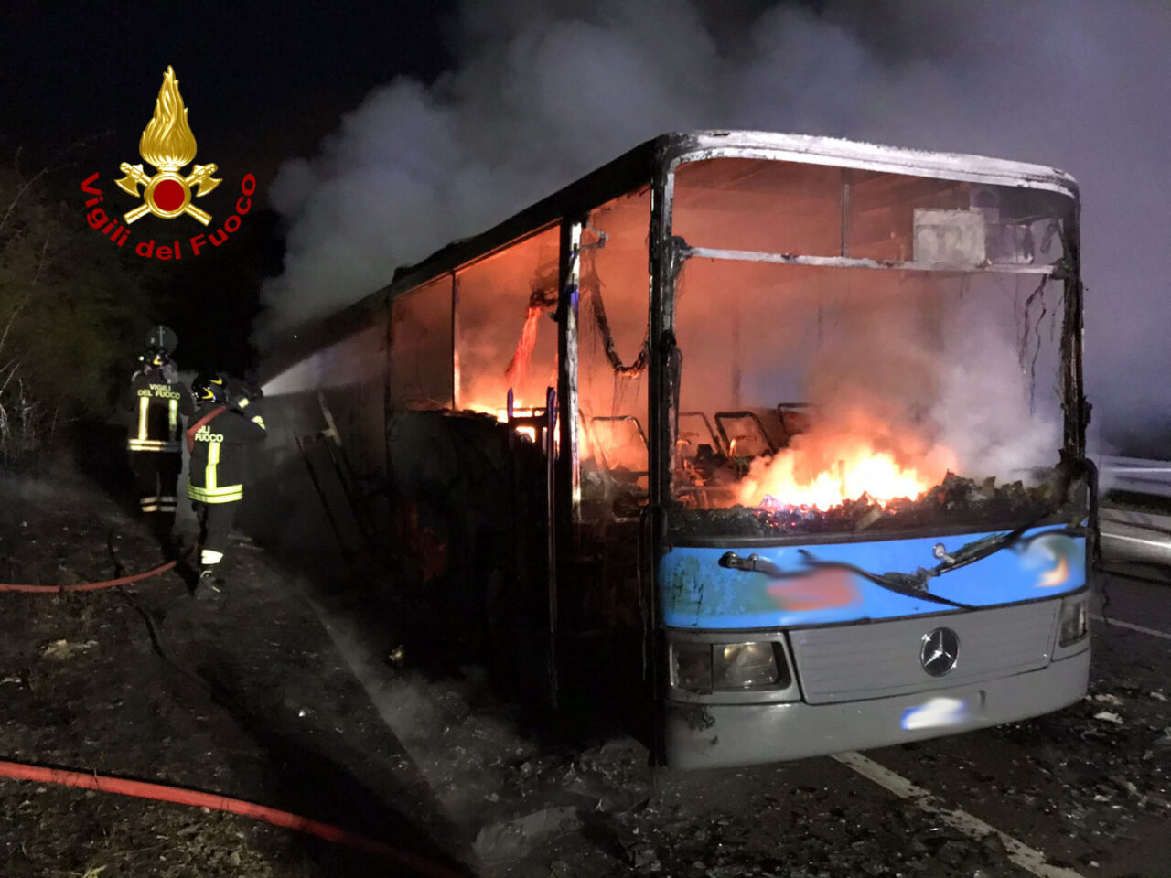 Autobus a fuoco a Calenzano: l’intervento dei vigili del fuoco