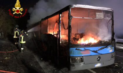 Autobus a fuoco a Calenzano: l'intervento dei vigili del fuoco