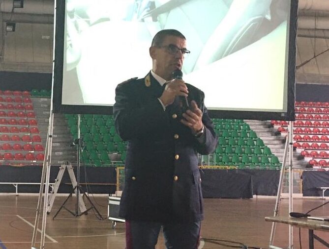 Polstrada Firenze, ultimo giorno di lavoro per il commissario Borghi: il saluto dei colleghi