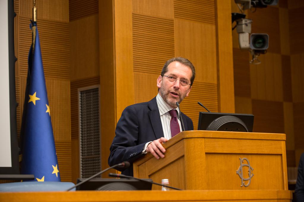 Covid, più di 15 italiani su 100 hanno dubbi sulla vaccinazione. Ecco chi sono