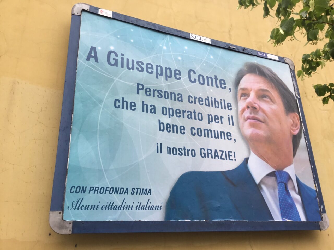 A Firenze maxi manifesto “Grazie Giuseppe Conte”