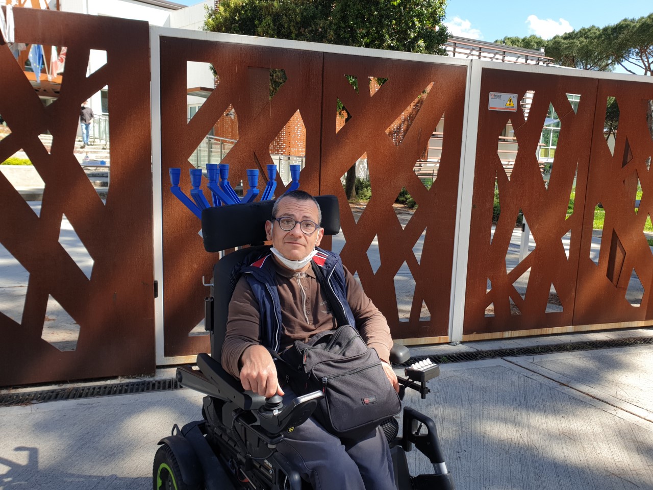 Scuola senza rampa disabili all’entrata principale, sopralluogo di Marco Becattini (FI): “Una discriminazione bella e buona”