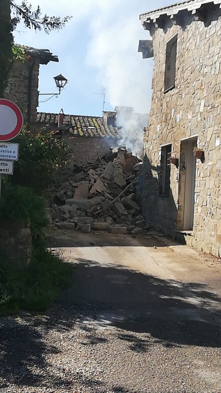 Esplode e crolla abitazione nel Chianti: le persone rimaste coinvolte sono tre pratesi