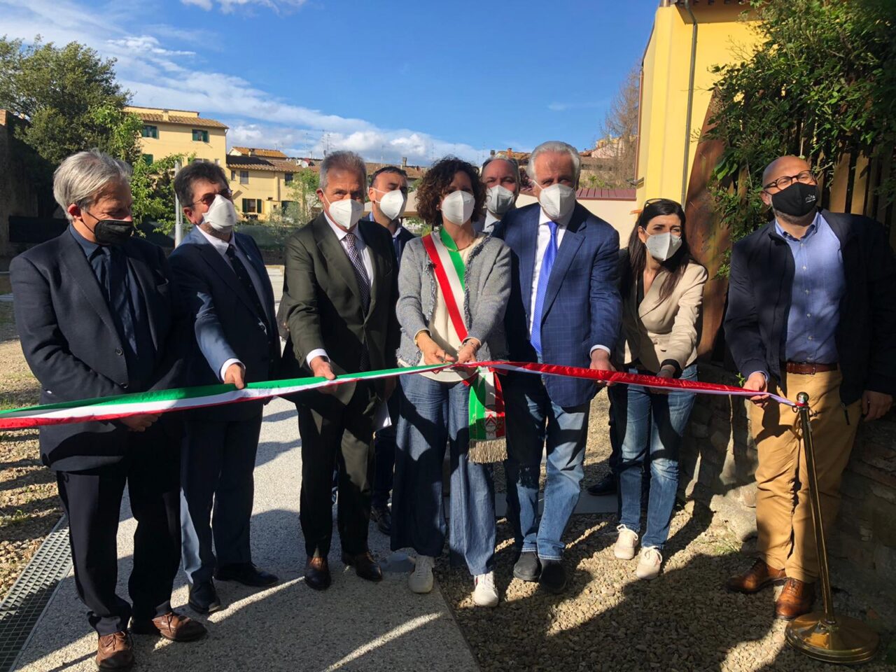 Inaugurato il completamento del restauro di un tratto delle antiche mura di Lastra a Signa e la riqualificazione del giardino interno