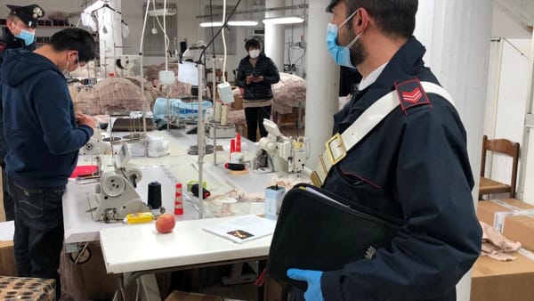 Controlli ad un’azienda tessile. Arrestato titolare per sfruttamento manodopera clandestina