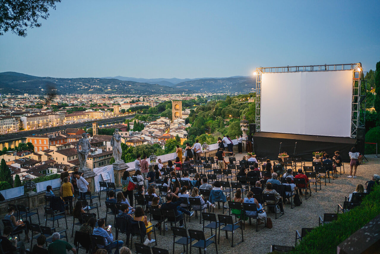 Torna ‘Cinema in villa’, l’arena estiva sulla Terrazza Belvedere del Giardino Bardini: proiezioni, anteprime, incontri con registri, attori e scrittori