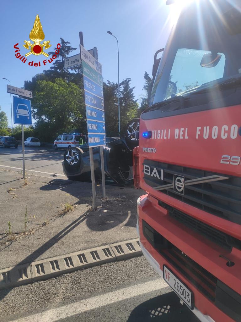 Incidente tra due auto in viale XXV Aprile