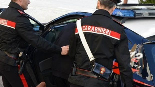 Aveva rapinato un coetaneo, viola la permanenza domiciliare: 16enne finisce in comunità