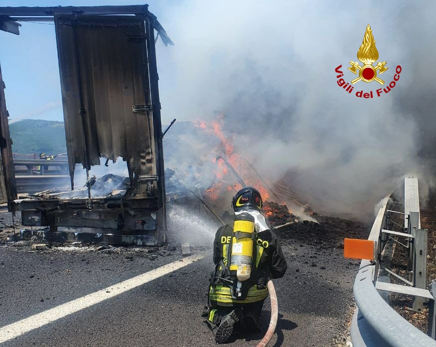 Incendio sull’autostrada verso Calenzano: ecco cosa sta succedendo
