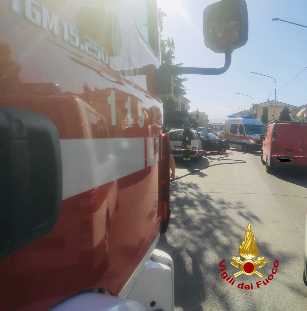 Scontro tra minicar e furgone: 15enne in codice rosso all’ospedale