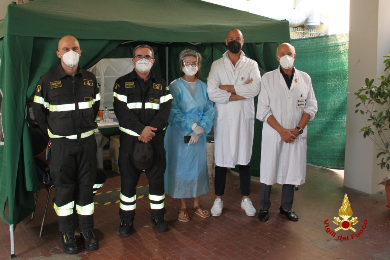 Contrasto Covid da parte dei Vigili del Fuoco di Prato: arrivati i tamponi rapidi al comando con la farmacia Etrusca
