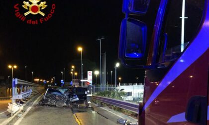 Auto sbatte sul guard-rail in viale Leonardo Da Vinci a Prato, lievemente ferita la conducente