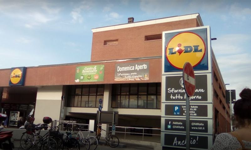 Bimba di 30 mesi dimenticata al supermercato