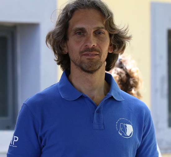 Nel centro storico di Firenze cavallo urta auto ministro Lamorgese, IHP all’attacco: “Inaccettabile sfruttamento”