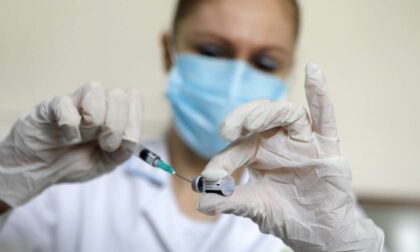 Covid, vaccinazioni al via: boom di prenotazioni sul portale della Toscana