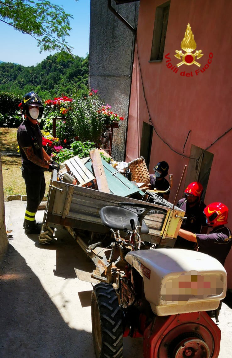 Incidente col mezzo agricolo a Cavarzano (Vernio): in ospedale in codice giallo