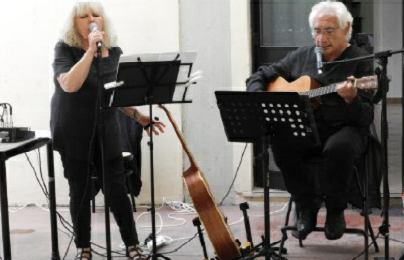 I ricordi in musica: il duo dell’ex assessore e l’educatrice in pensione