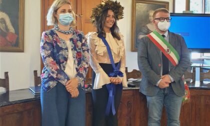 Maria Alezandra discute la tesi di laurea dal salone consiliare di Vernio