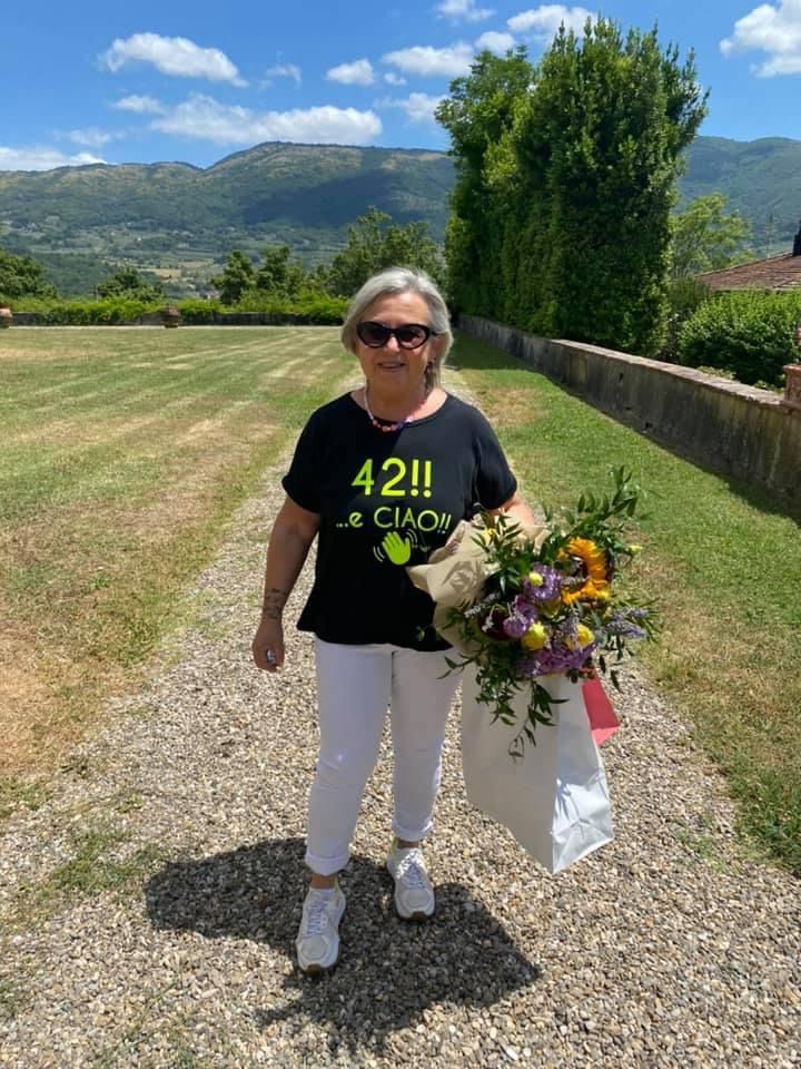 Paola Mascherini va in pensione. L’abbraccio dell’amministrazione