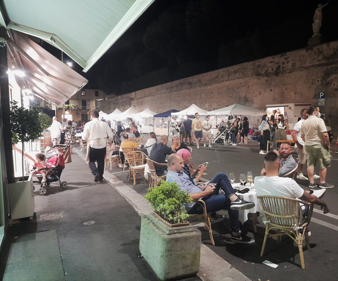 Al Poggetto cene in strada, musica e negozi aperti la sera con “Poggio in Vetrina”