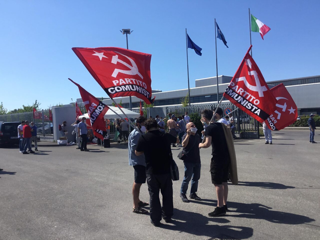 Gkn, stamani l’incontro a Campi. La Fiom Cgil: “Azienda ritiri la messa in liquidazione, il Governo intervenga