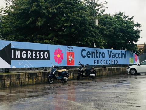 Cinquanta cinesi su un pullman si presentano per essere vaccinati all’hub di Fucecchio, ma sono vittime di un raggiro