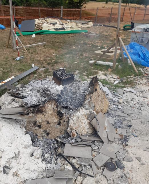 Brucia rifiuti speciali a Vicchio, colto sul fatto dai Carabinieri Forestali