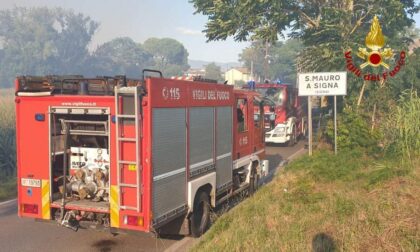 In corso un vasto incendio in via Argine Strada - GUARDA IL VIDEO