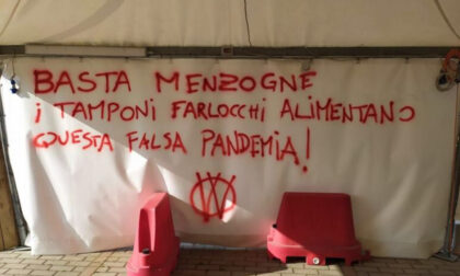 Drive Through imbrattati da No Vax a Castelfiorentino e Empoli. Indagini in corso