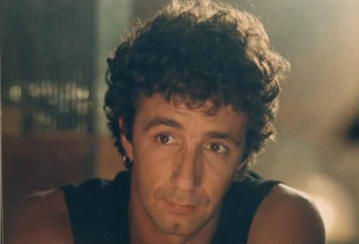 “Francesco Nuti. Andata, caduta e ritorno” al Mulinaccio: lo spettacolo scritto e diretto da Valerio Groppa con Nicola Pecci