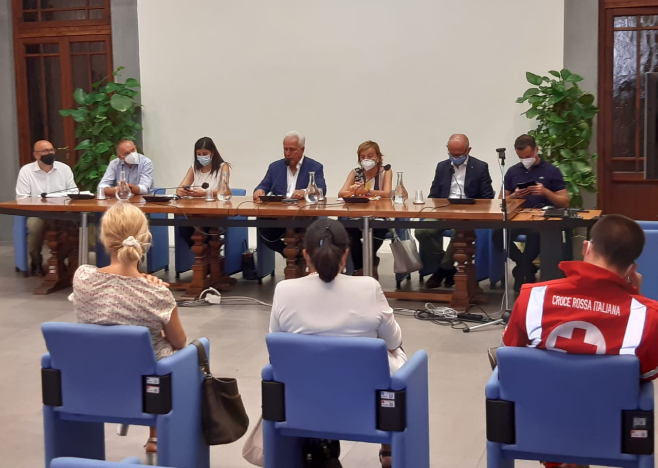 Duecento profughi dall’Afghanistan in Toscana: andranno in hotel sanitari a Firenze, Chianciano e Montecatini Terme