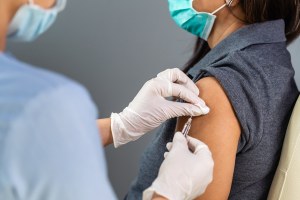Caso di meningite a Firenze, 28enne ricoverato. Non era vaccinato