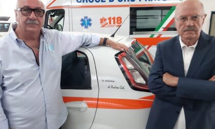 Donazione alla Croce d'Oro di Prato dell'auto privata di Andrea Cati, la 'voce' per vent'anni dell'associazione