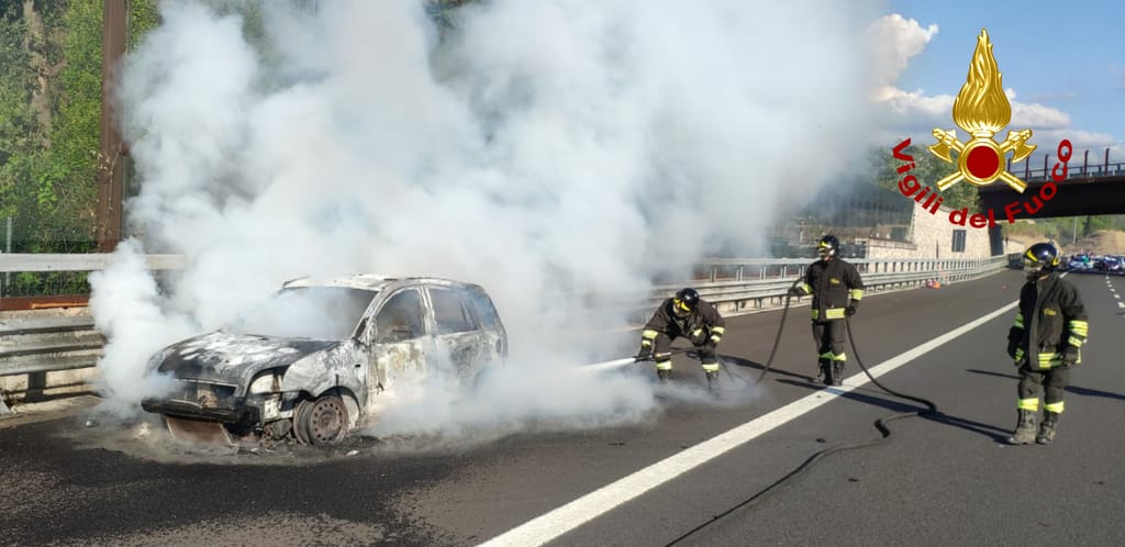 Incendio in autostrada a A1 questo pomeriggio