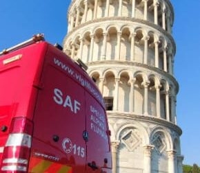 Turista si sente male sulla torre di Pisa