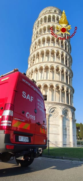 Turista si sente male sulla torre di Pisa