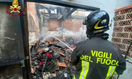 Prato: incendio di una confezione