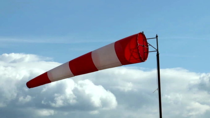 Vento forte, codice giallo fino alla mezzanotte del 17 aprile