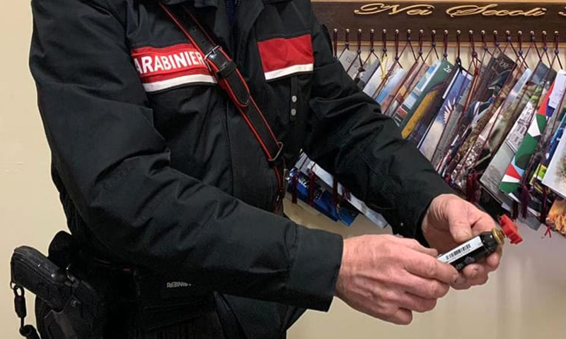 Spray al peperoncino sull’autobus al ritorno da scuola: autista costretta a fermare la corsa