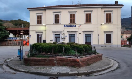 "La piccola rotonda della stazione di Vaiano è un'aiuola danneggiata"