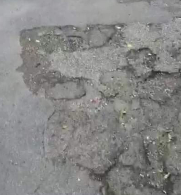 La segnalazione: “Troppe buche, è pericoloso percorrere piazza del mercato e piazzetta rossa”