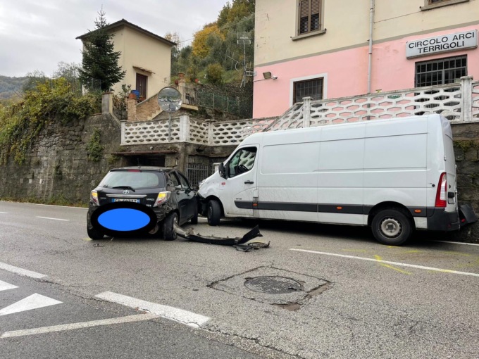 Incidente anche a Vernio sulla 325: in codice verde all’ospedale a Prato