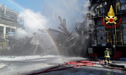 Incendio alla raffineria Eni