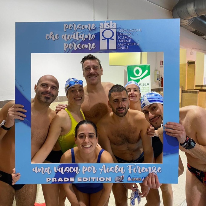 Alla piscina di Mezzana vince la solidarietà: centinaia di partecipanti alla maratona benefica di nuoto