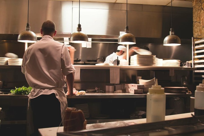 Insolita Trattoria, decisione choc contro il “no show”: debutta la prenotazione con caparra obbligatoria di 55 euro