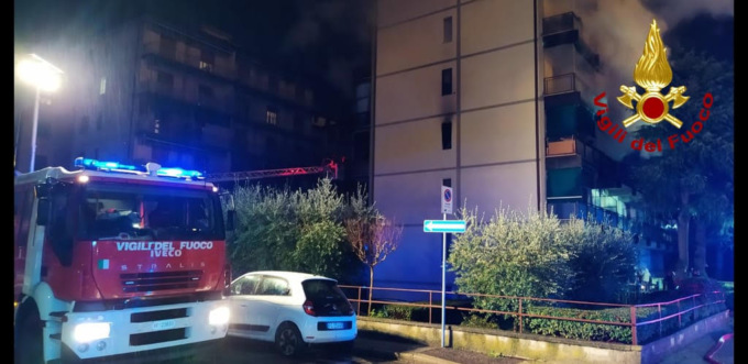 Incendio in un appartamento di via Ponchielli a Sesto