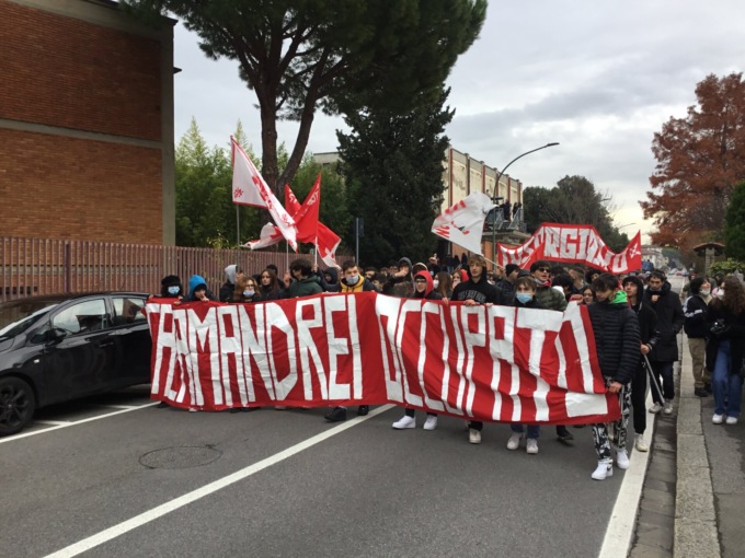 La scuola si ribella: oggi il corteo degli studenti dell’Istituto Calamandrei