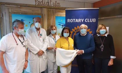 Copertine per i nati prematuri del Santo Stefano donate dal Rotary Club di Prato